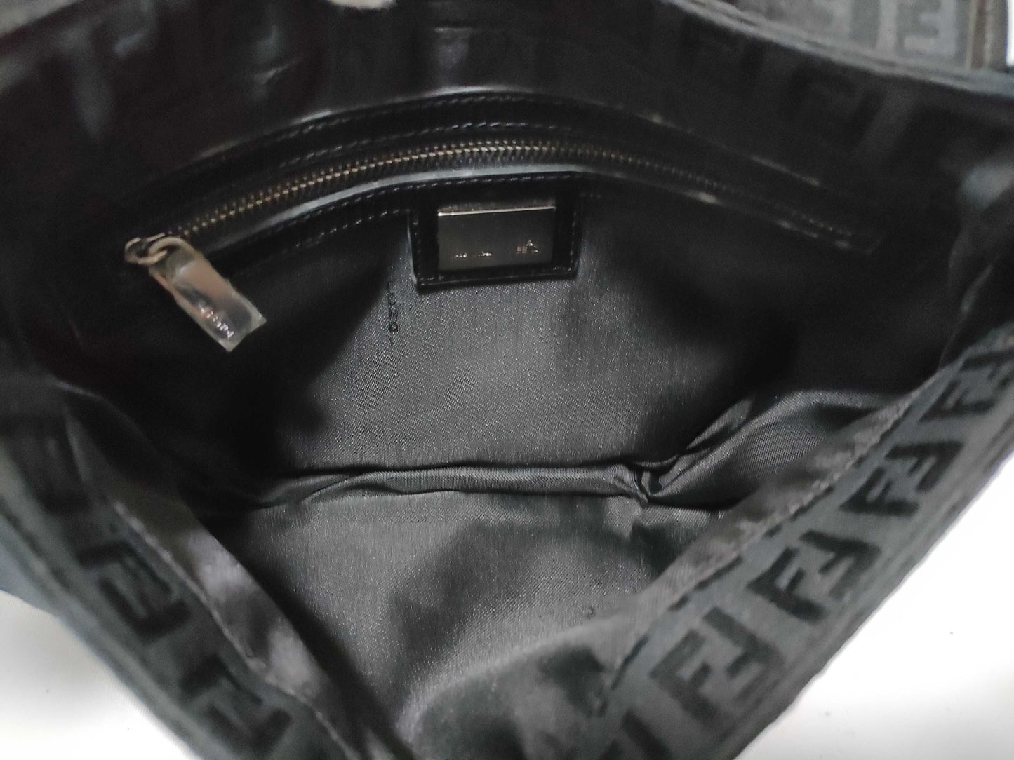 FENDI Zucca pattern Zucchino shoulder bag in black canvas and leather, 8BR320