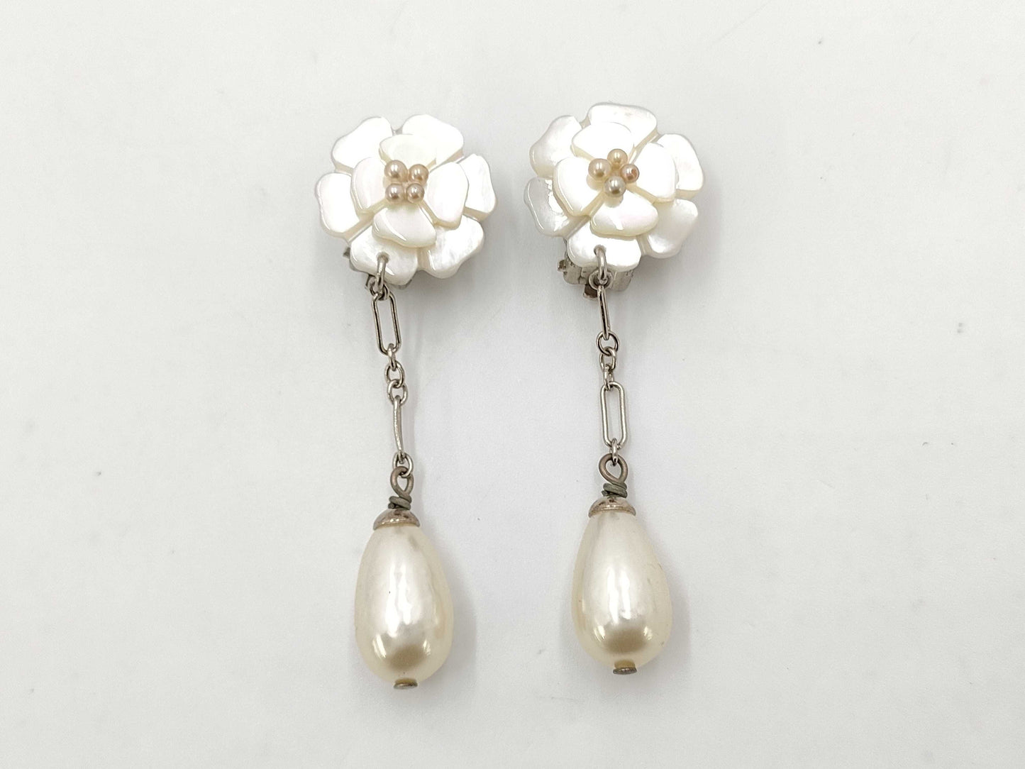 CHANEL Pearl 98A Earrings