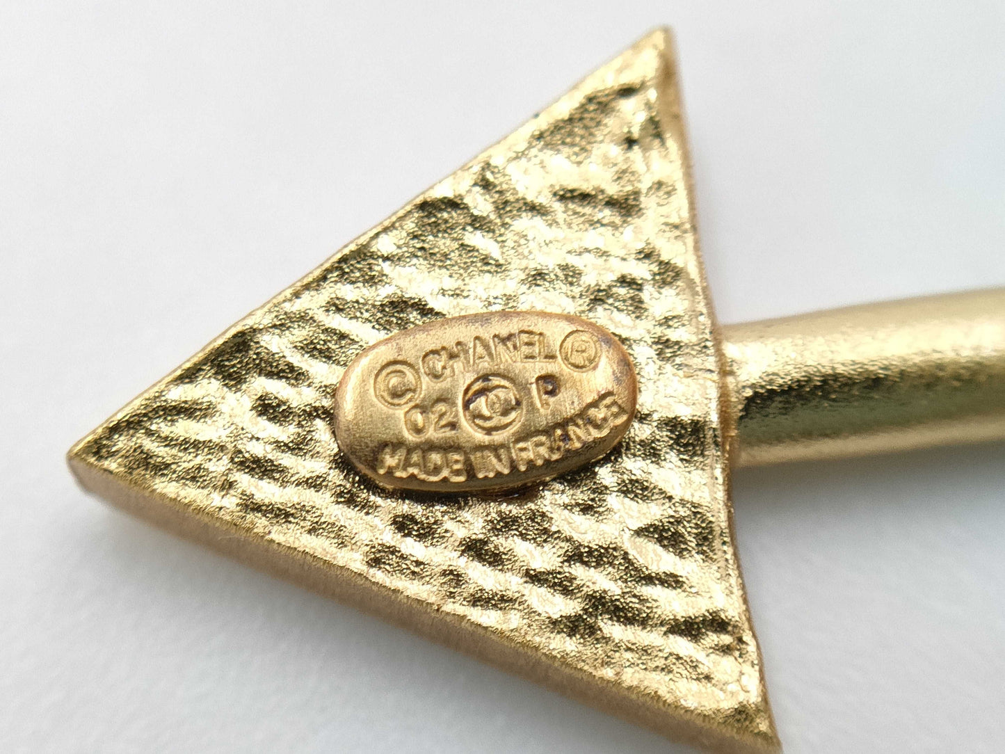 CHANEL Heart Arrow 02P Brooch
