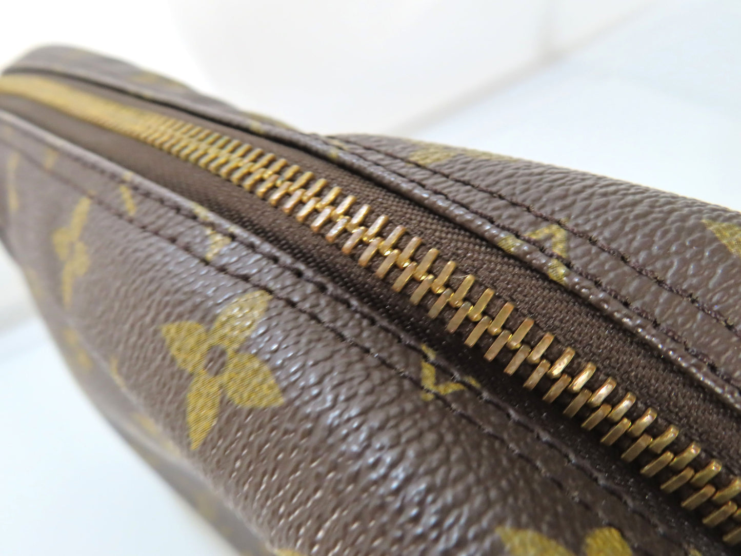 LOUIS VUITTON Monogram Truss Toilette 28 M47522 No.8912 Pouch