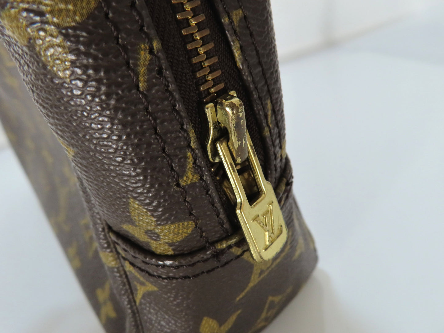 LOUIS VUITTON Monogram Truss Toilette 28 M47522 No.8912 Pouch