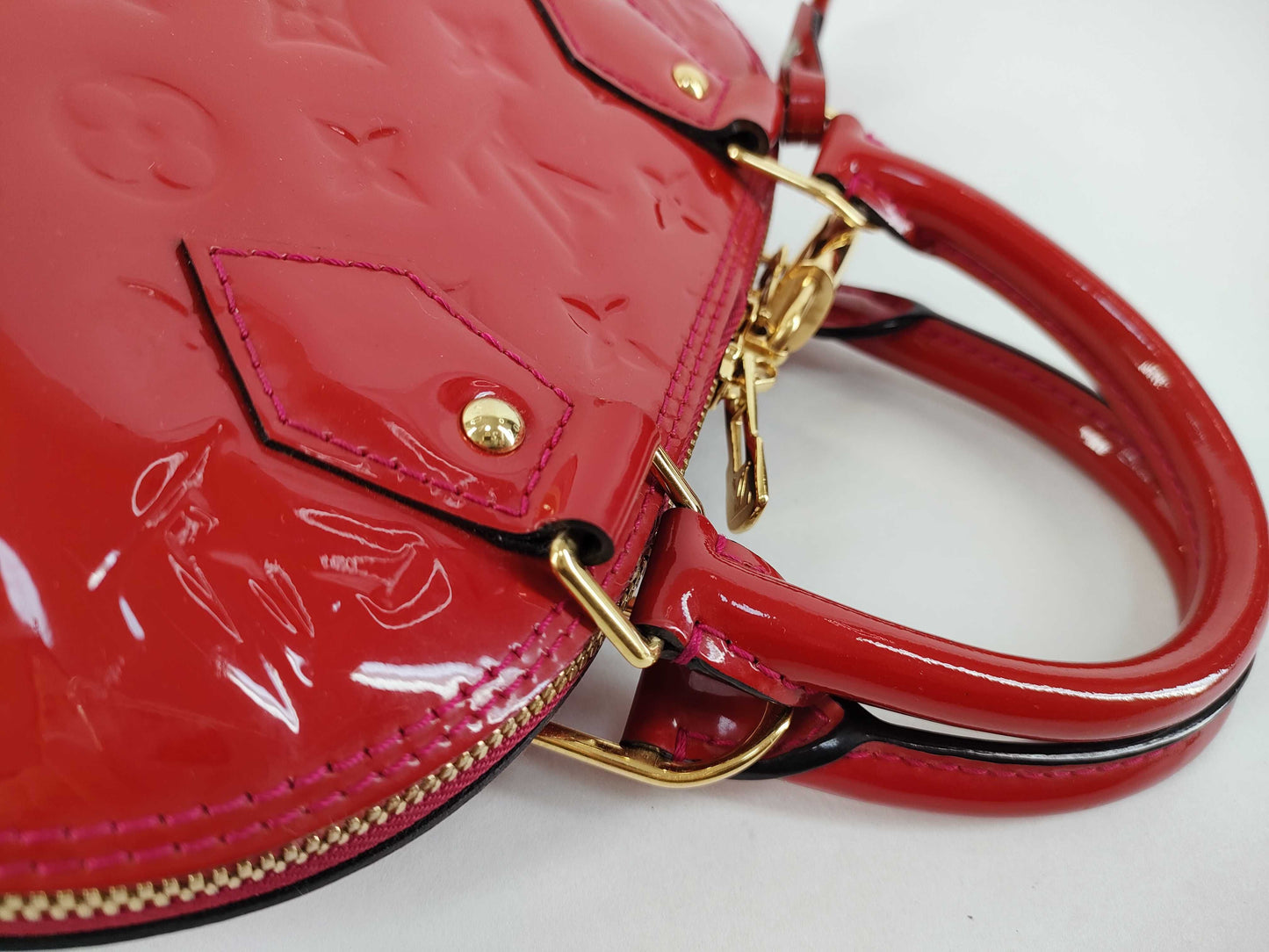 LOUIS VUITTON Vernis Louis Vuitton Alma BB Handbag with Serial Number