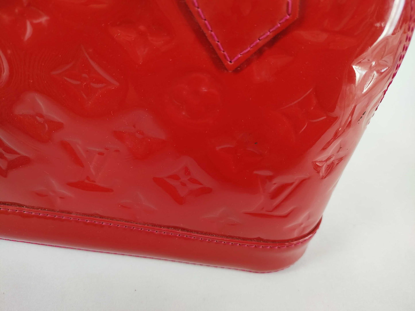 LOUIS VUITTON Vernis Louis Vuitton Alma BB Handbag with Serial Number