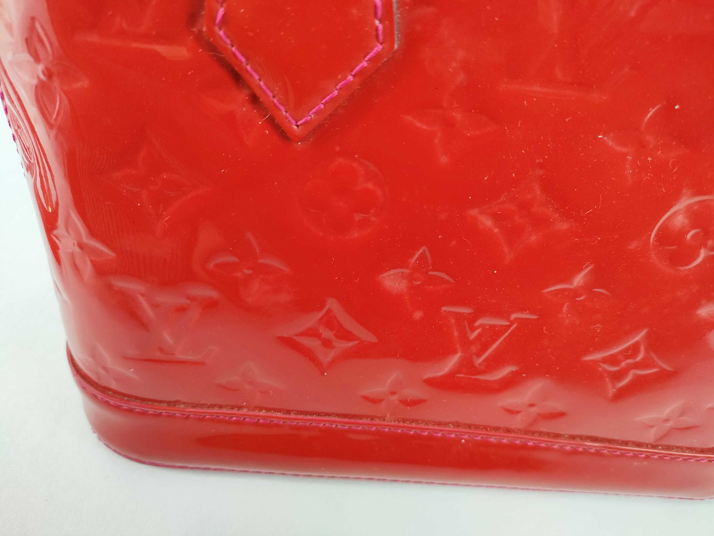 LOUIS VUITTON Vernis Louis Vuitton Alma BB Handbag with Serial Number