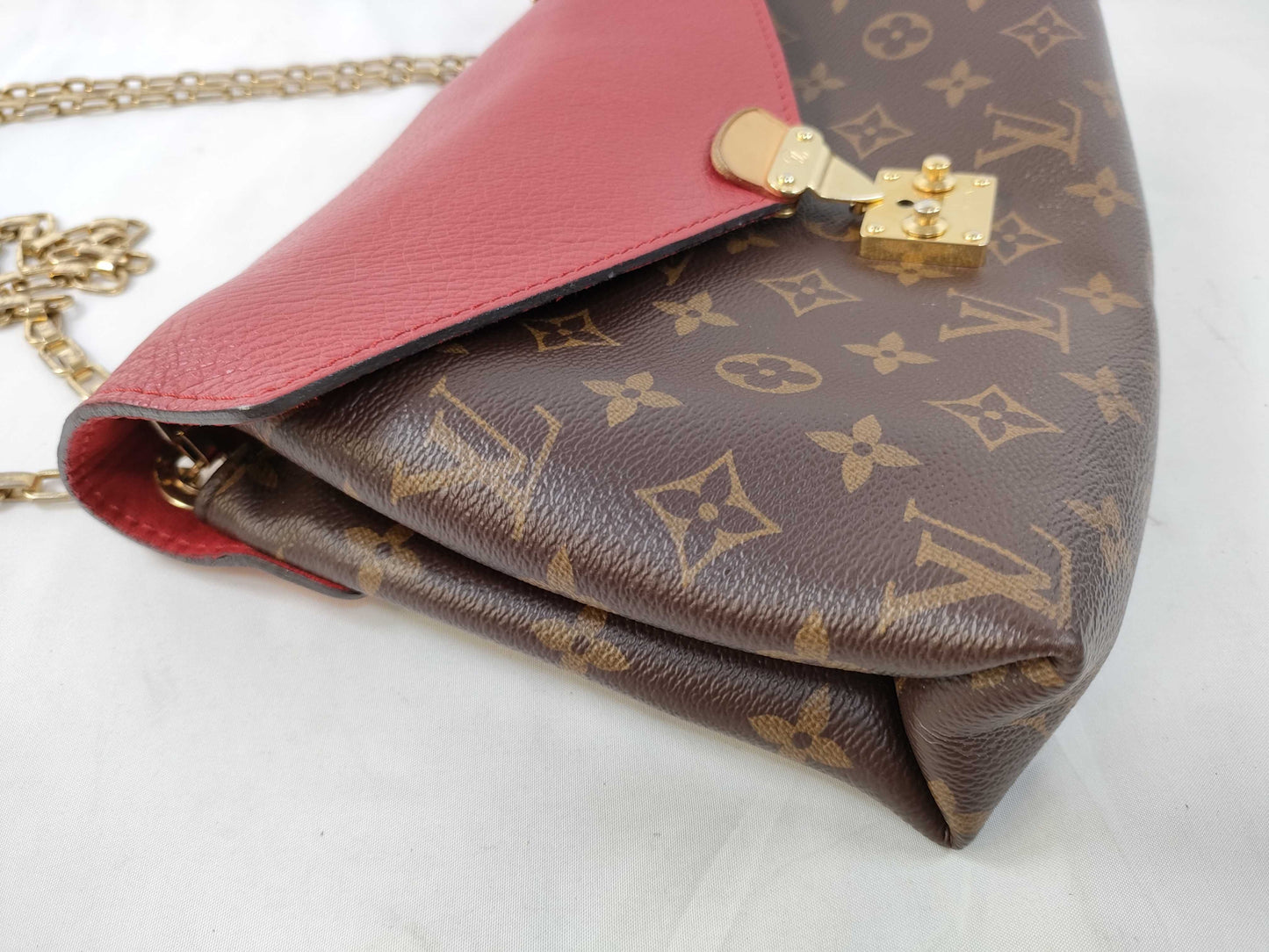 LOUIS VUITTON CA 4115 RFID Unverified Monogram Louis Vuitton Chain Shoulder Bag