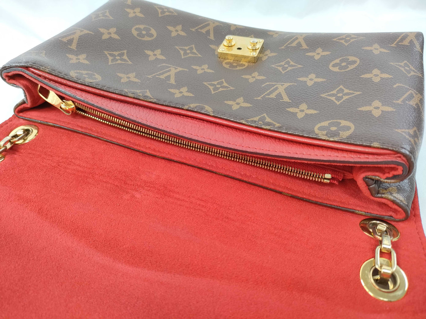 LOUIS VUITTON CA 4115 RFID Unverified Monogram Louis Vuitton Chain Shoulder Bag