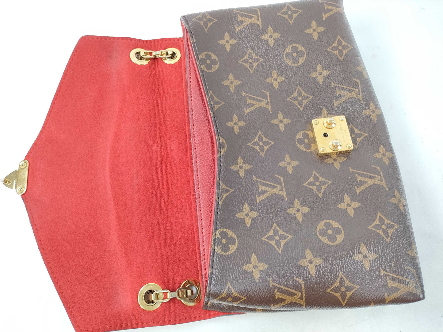 LOUIS VUITTON CA 4115 RFID Unverified Monogram Louis Vuitton Chain Shoulder Bag