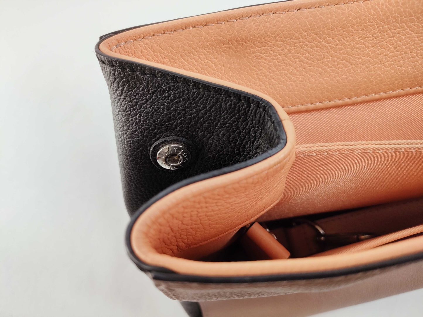 LOUIS VUITTON Unconfirmed Louis Vuitton Shoulder Bag Handbag