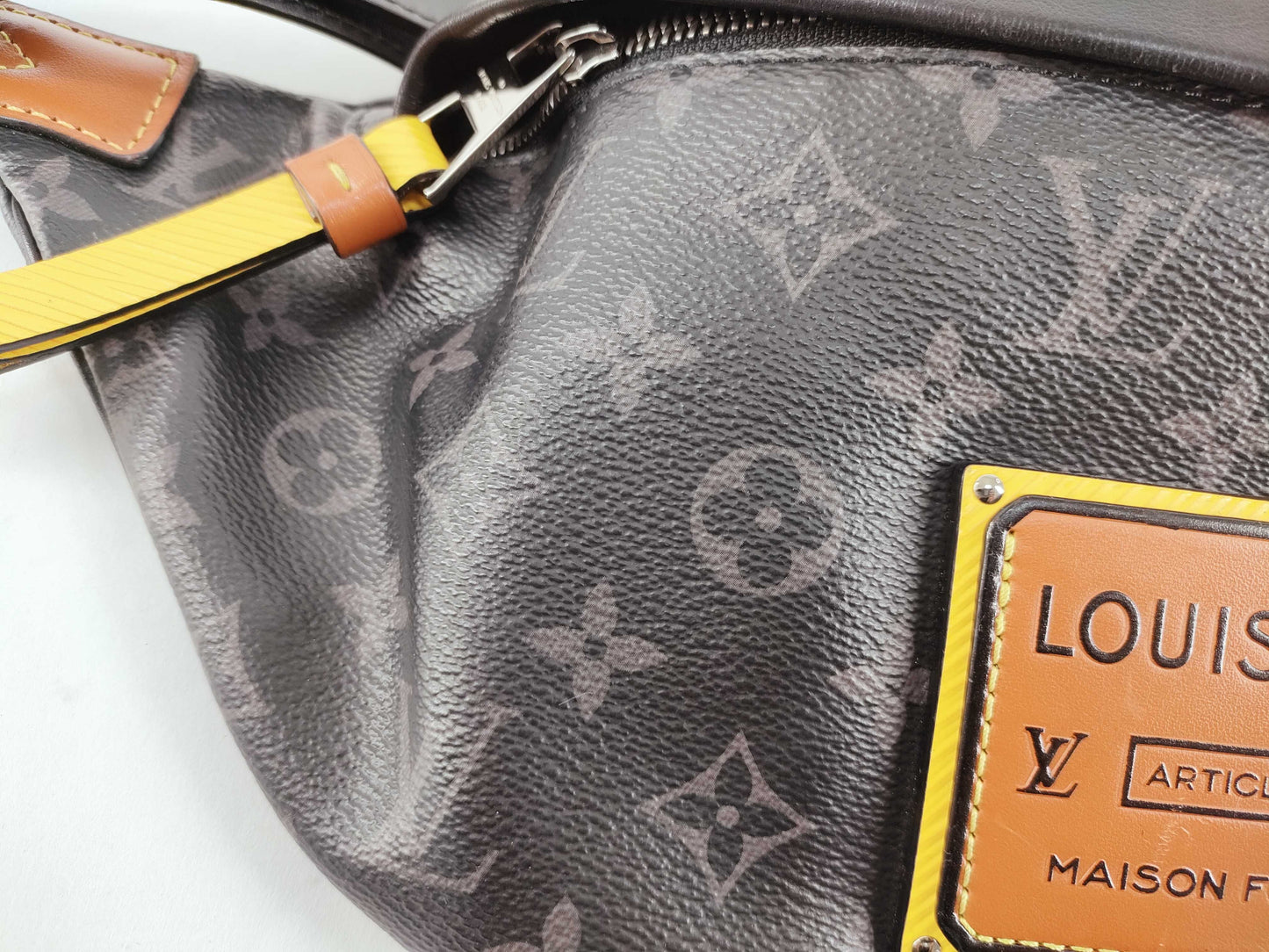 LOUIS VUITTON Monogram Empreinte Louis Vuitton Bum Bag Shoulder Bag with Serial Number