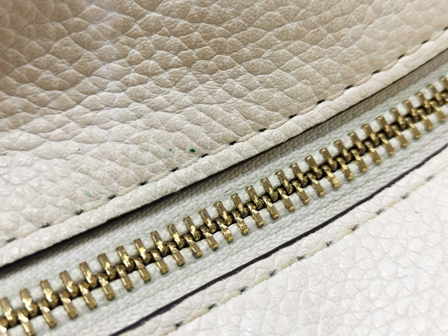 COACH White Turnlock Chain One-Shoulder Leather Tote Bag