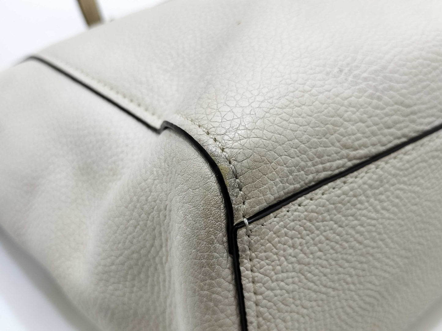 COACH White Turnlock Chain One-Shoulder Leather Tote Bag