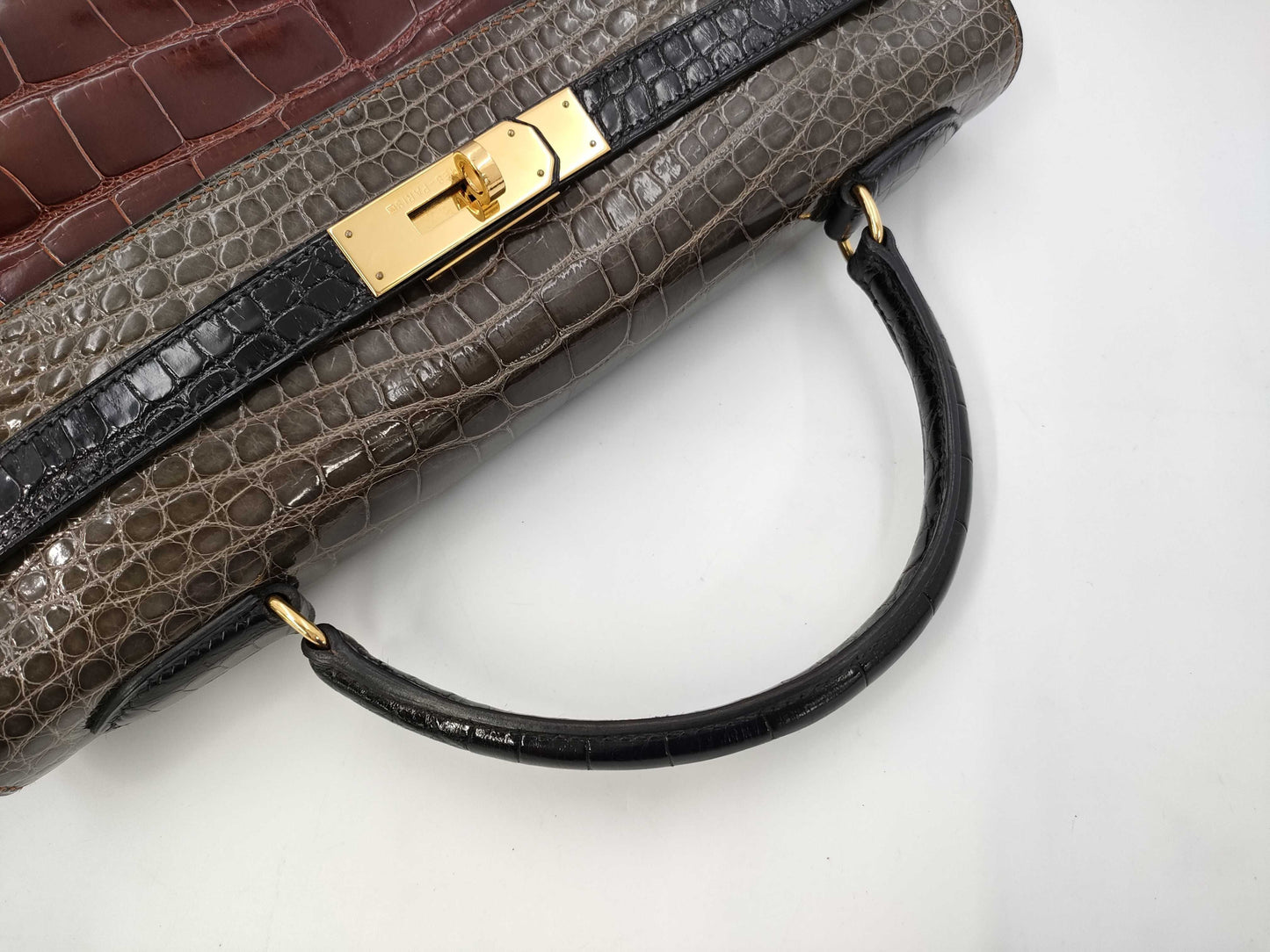 HERMES Kelly 32 Alligator Tricolore Shoulder Bag with Gold Hardware
