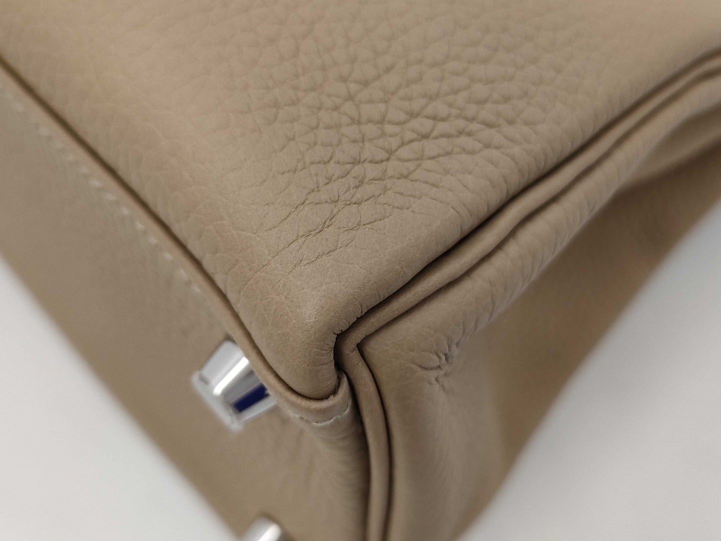 HERMES Kelly 28 Togo Trench Shoulder Bag with Gold Hardware and Z Stamp
