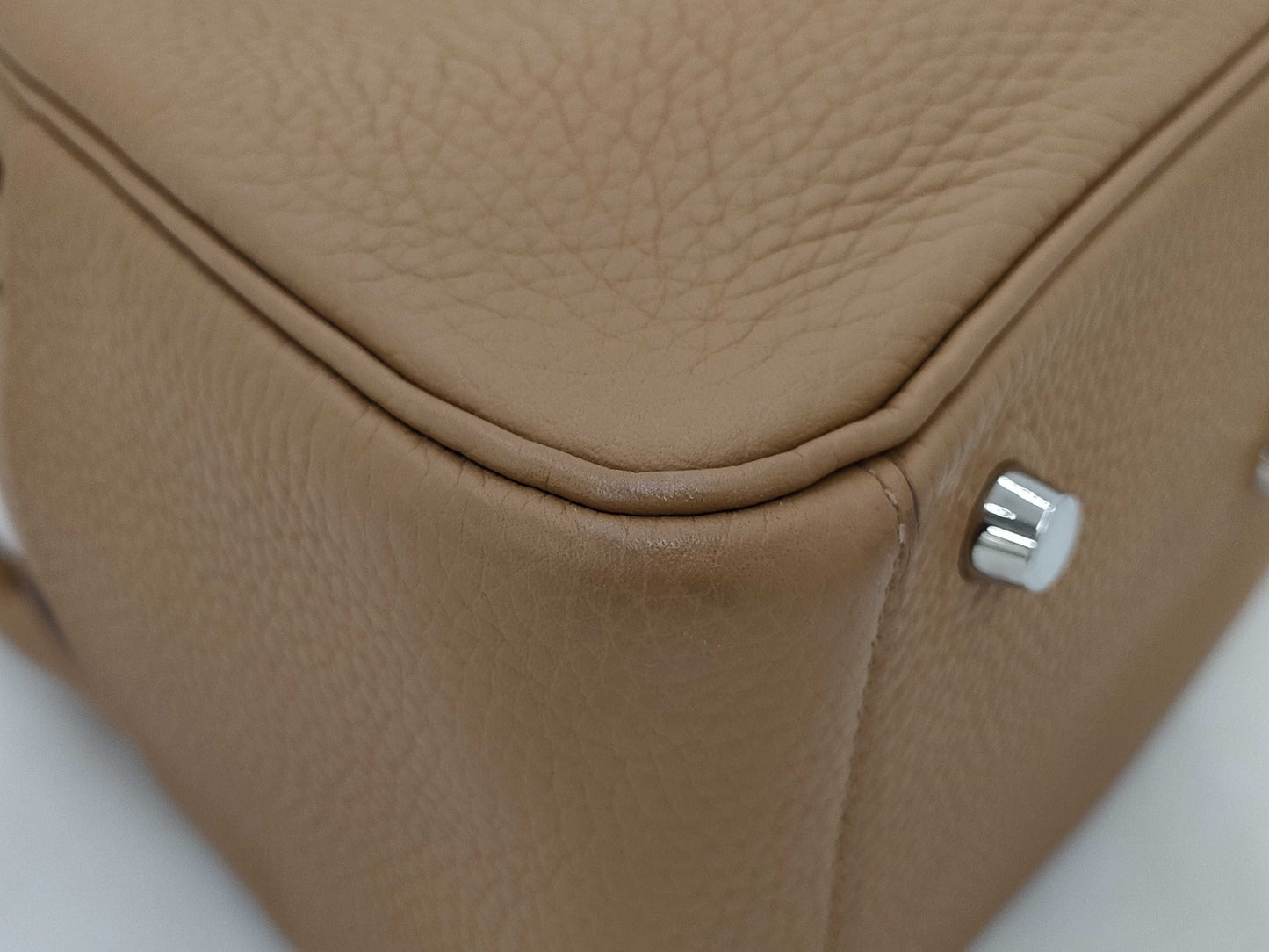 HERMES Lindy 26 Handbag in Taurillon Brown with Silver Hardware