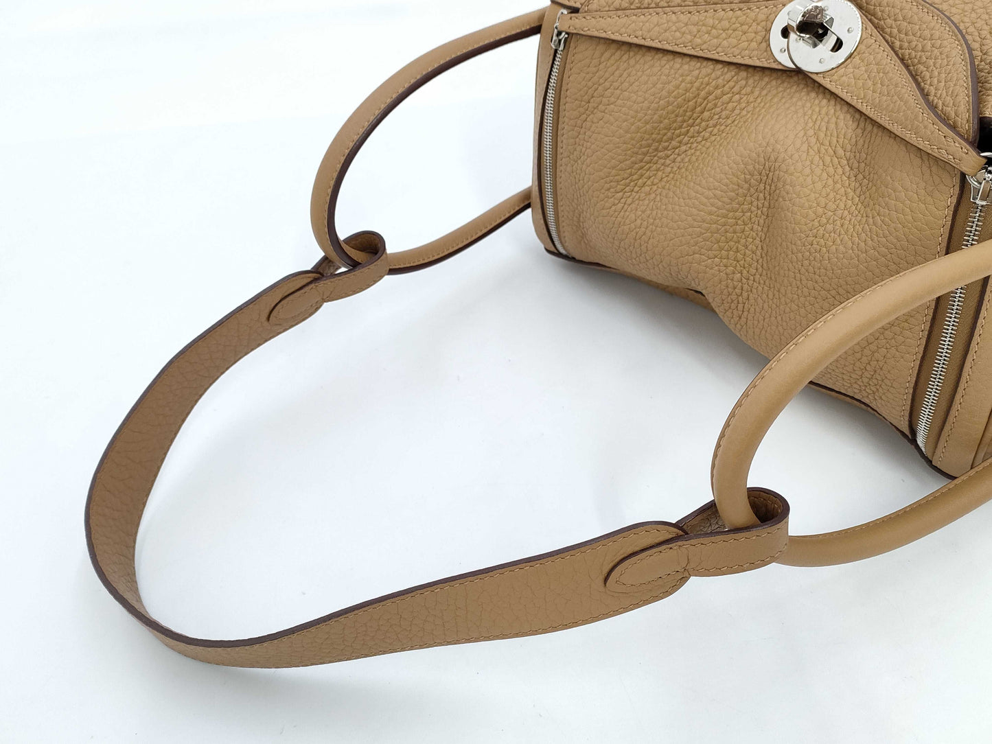 HERMES Lindy 26 Handbag in Taurillon Brown with Silver Hardware