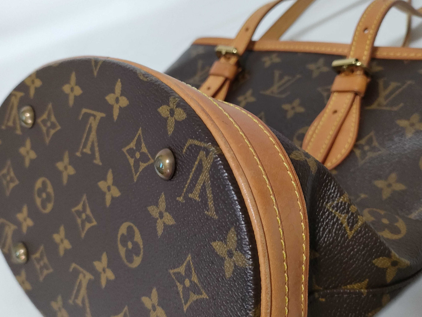 LOUIS VUITTON Monogram Louis Vuitton Bucket Shoulder Bag