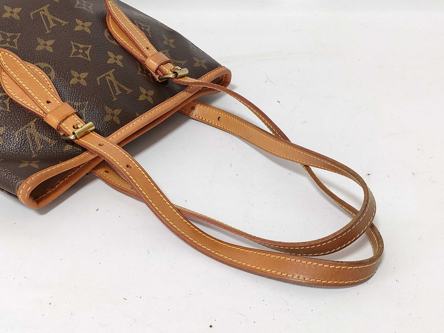 LOUIS VUITTON Monogram Louis Vuitton Bucket Shoulder Bag