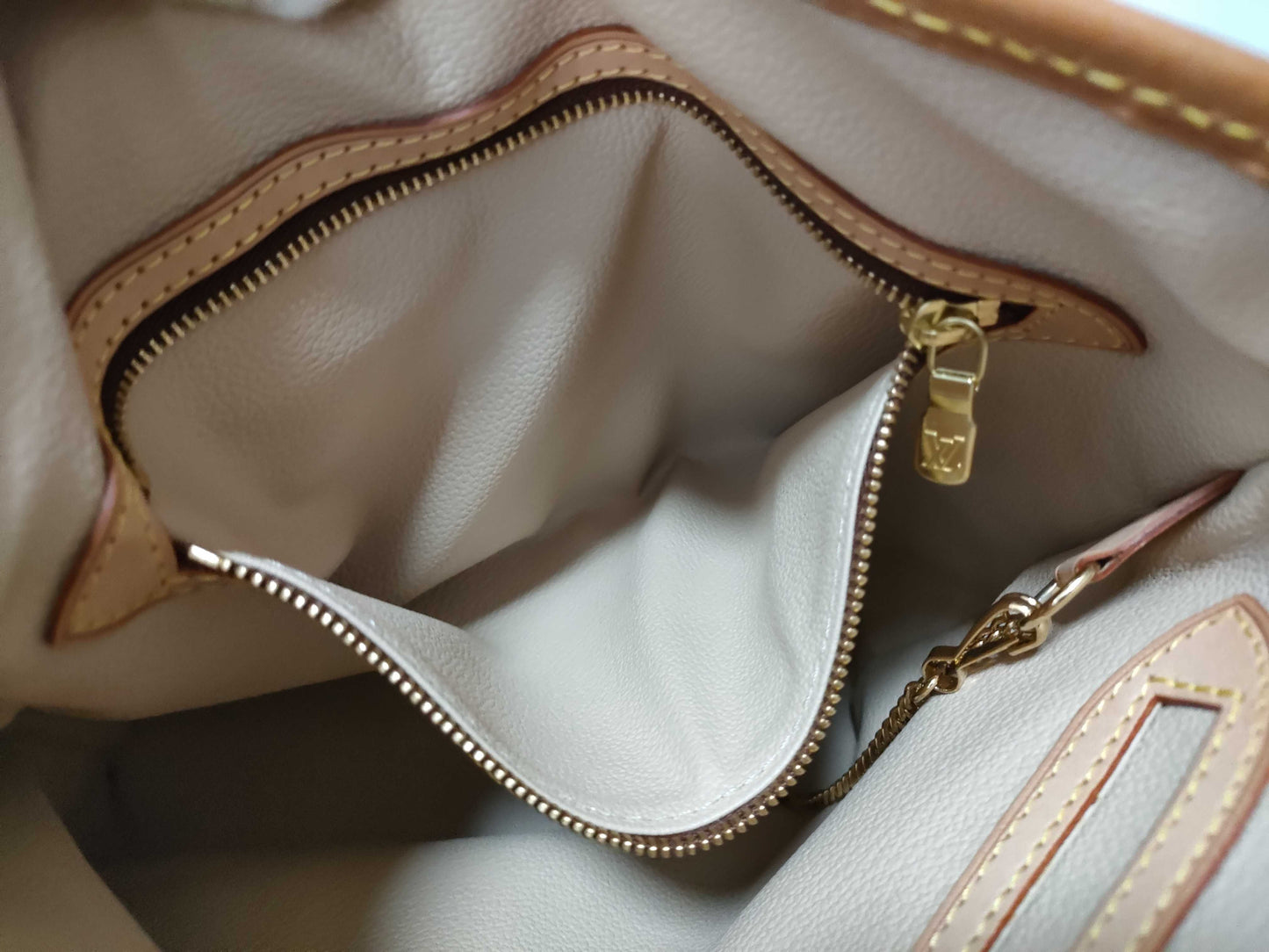 LOUIS VUITTON Monogram Louis Vuitton Bucket Shoulder Bag