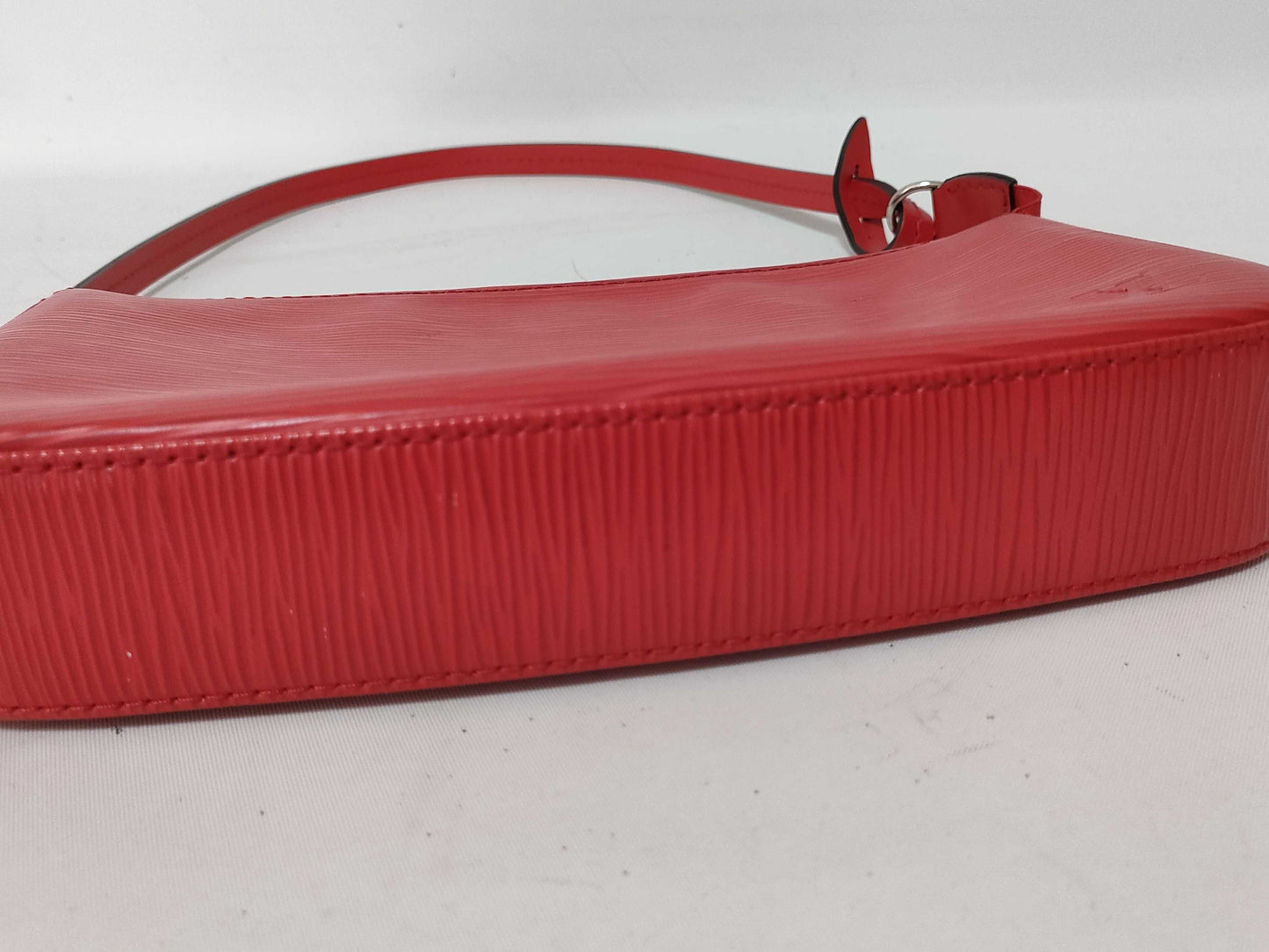 LOUIS VUITTON Epi Leather LV Pochette Accessoires Epi Shoulder Bag in Red with Silver Hardware