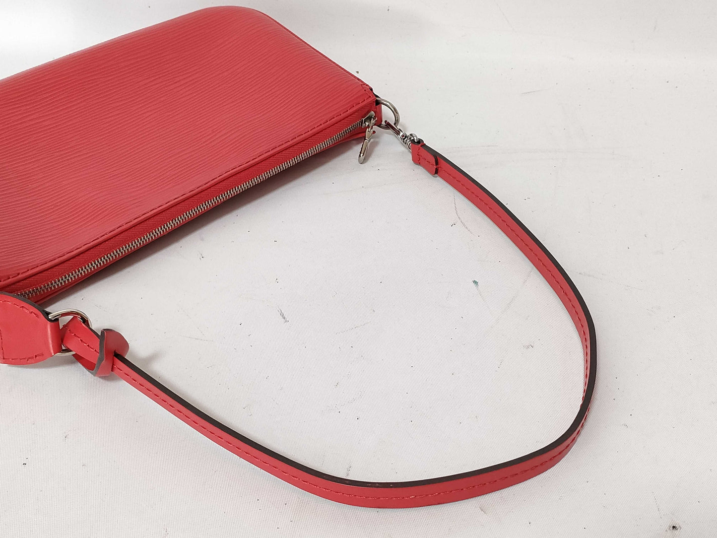 LOUIS VUITTON Epi Leather LV Pochette Accessoires Epi Shoulder Bag in Red with Silver Hardware