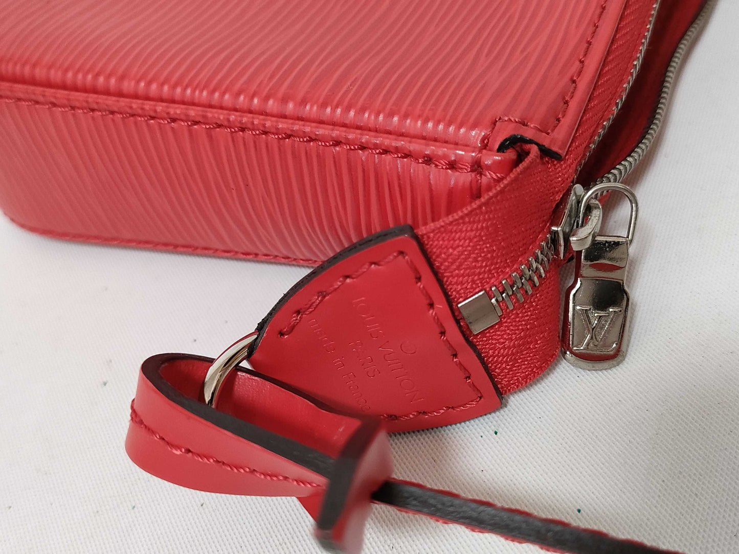 LOUIS VUITTON Epi Leather LV Pochette Accessoires Epi Shoulder Bag in Red with Silver Hardware