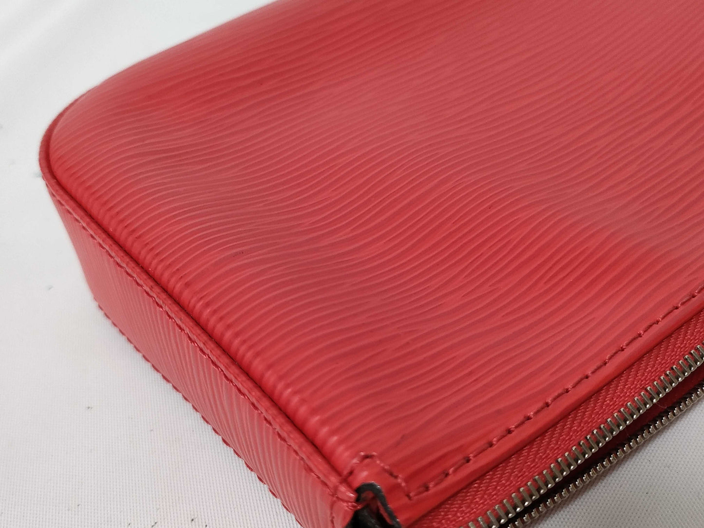 LOUIS VUITTON Epi Leather LV Pochette Accessoires Epi Shoulder Bag in Red with Silver Hardware