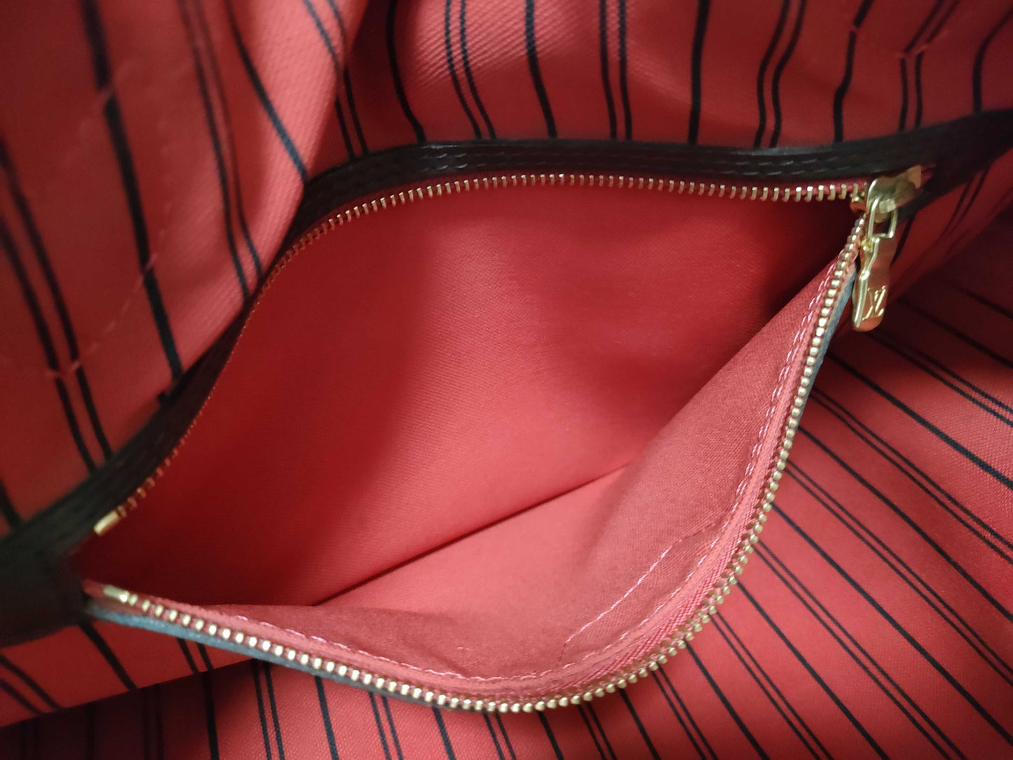 LOUIS VUITTON Damier LV Neverfull MM Damier Pouch Tote Bag