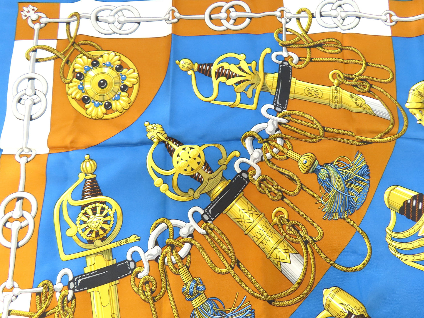 HERMES Carre HERMES Carre 90 Cliquetis Katikachi Sword Pattern Scarf