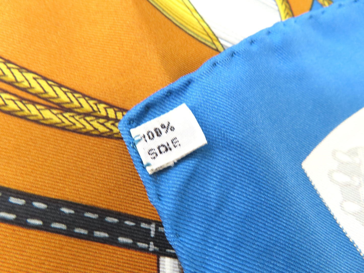 HERMES Carre HERMES Carre 90 Cliquetis Katikachi Sword Pattern Scarf