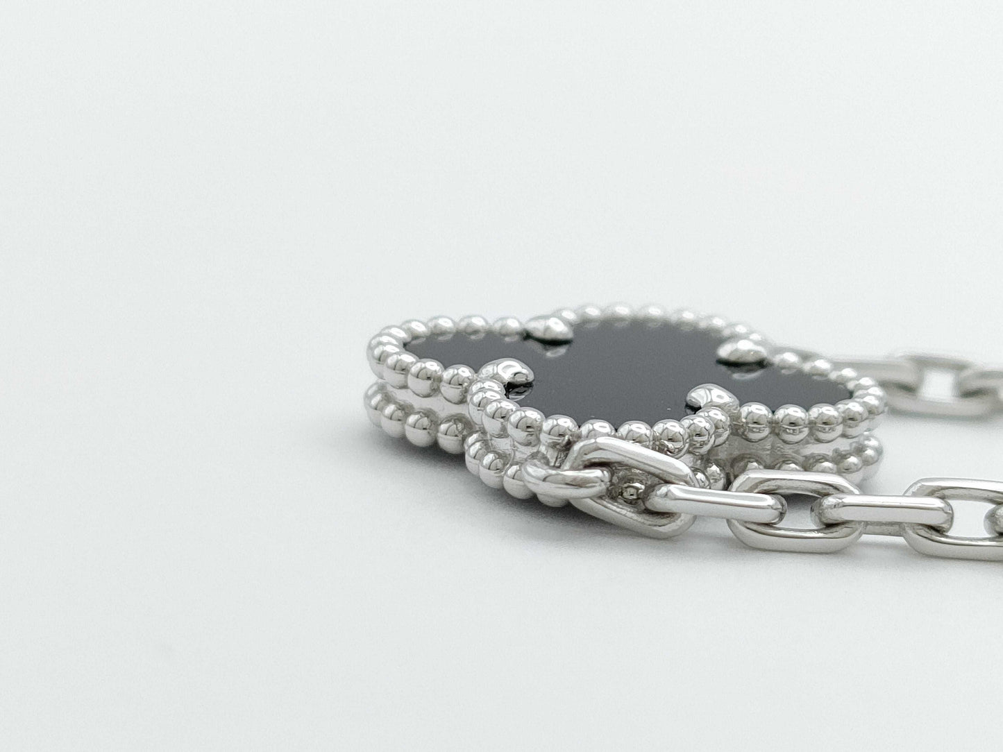 Van Cleef & Arpels Vintage Alhambra 5-Piece Onyx Bracelet in White Gold and AU750, 11.1g