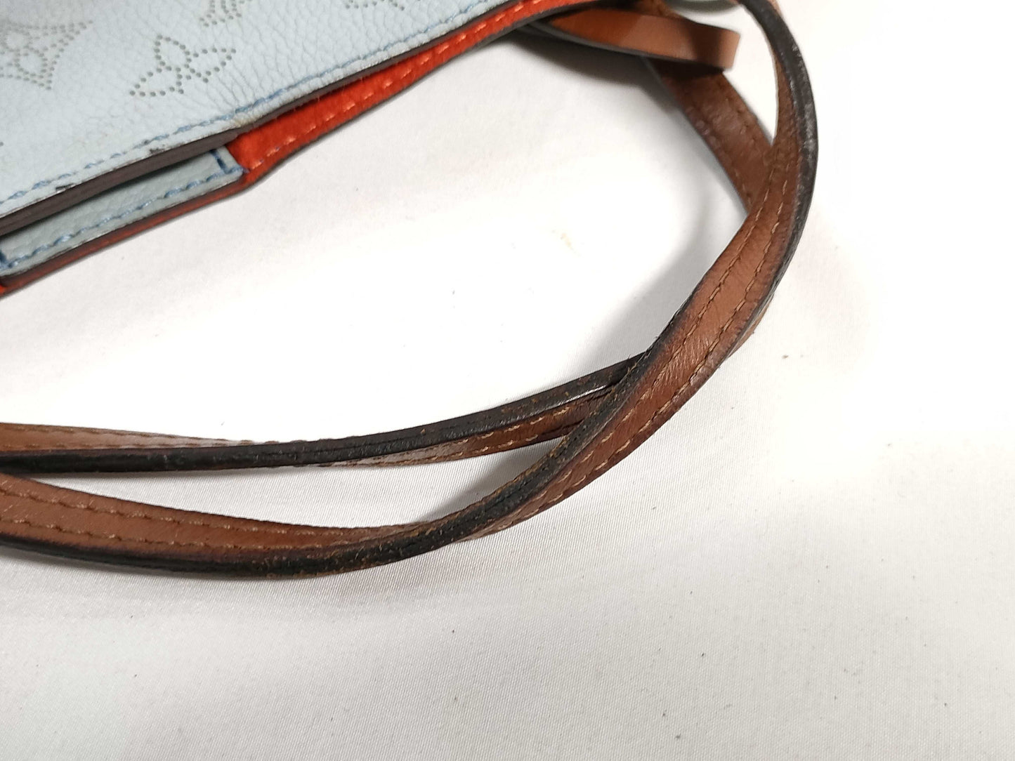LOUIS VUITTON RFID verification failed. DR0139 Mahina Louis Vuitton Hina PM Mahina M52975 handbag.