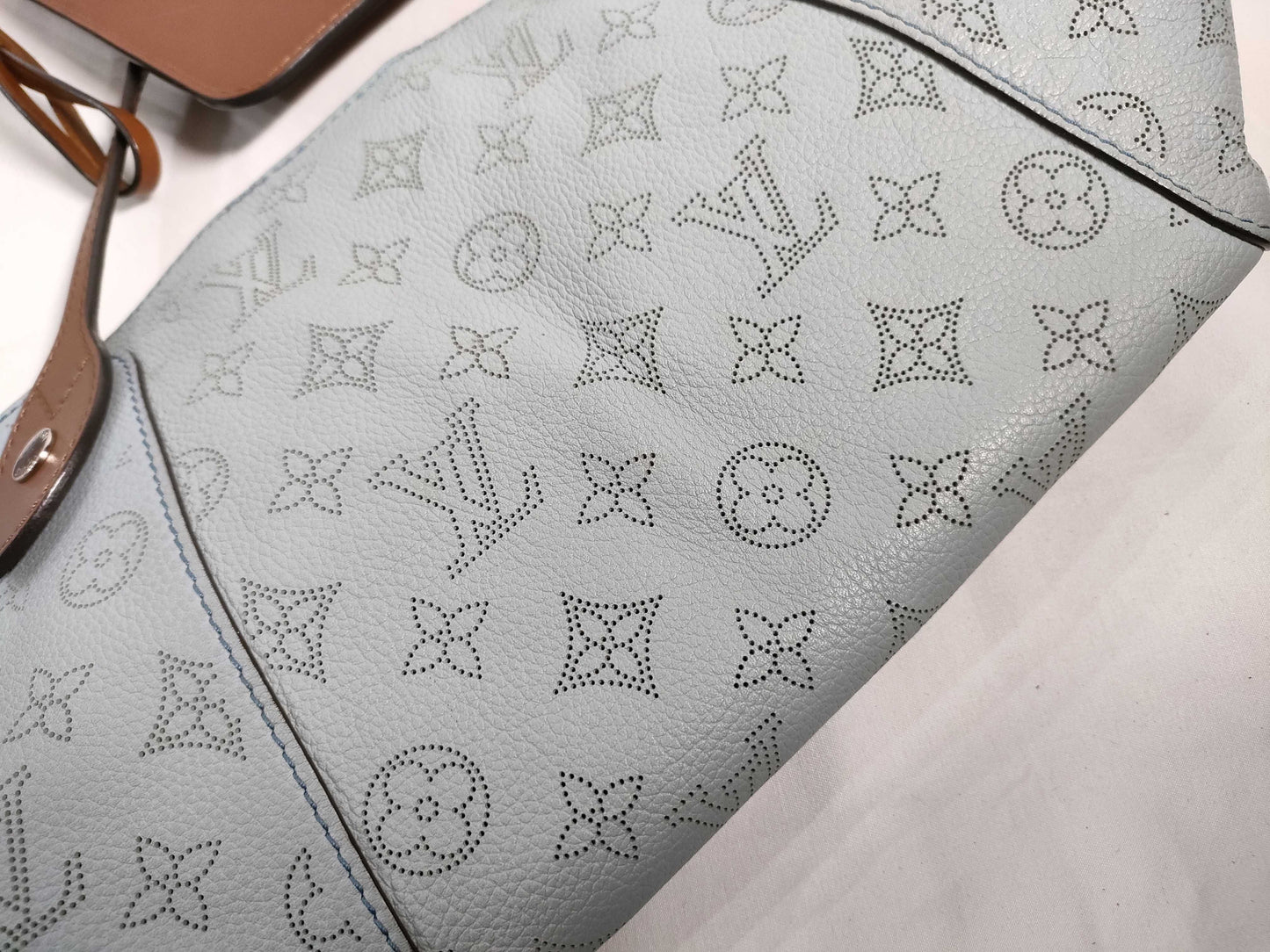 LOUIS VUITTON RFID verification failed. DR0139 Mahina Louis Vuitton Hina PM Mahina M52975 handbag.