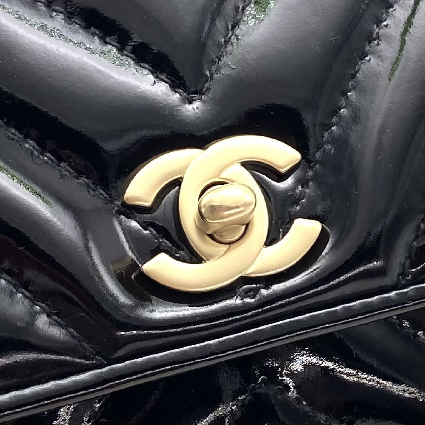 CHANEL CHANEL Matelasse Wave Stitch Turnlock Coco Mark Patent Leather Chain Hand Shoulder Bag