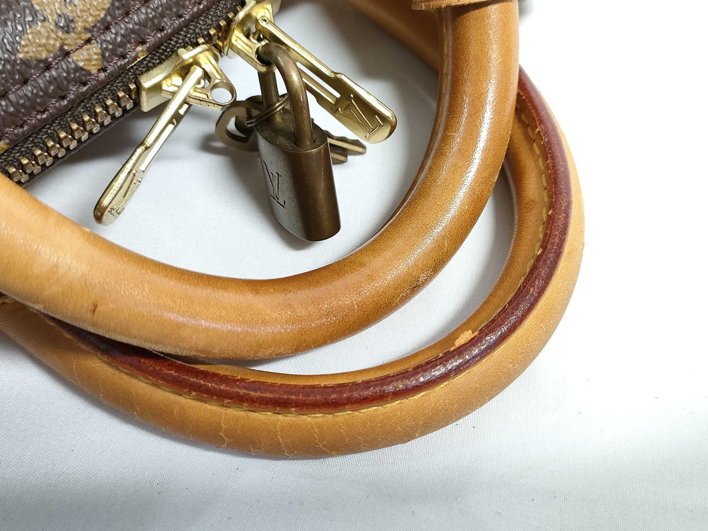 LOUIS VUITTON RFID verification failed. VI1918 Monogram Louis Vuitton Evasion Handbag.
