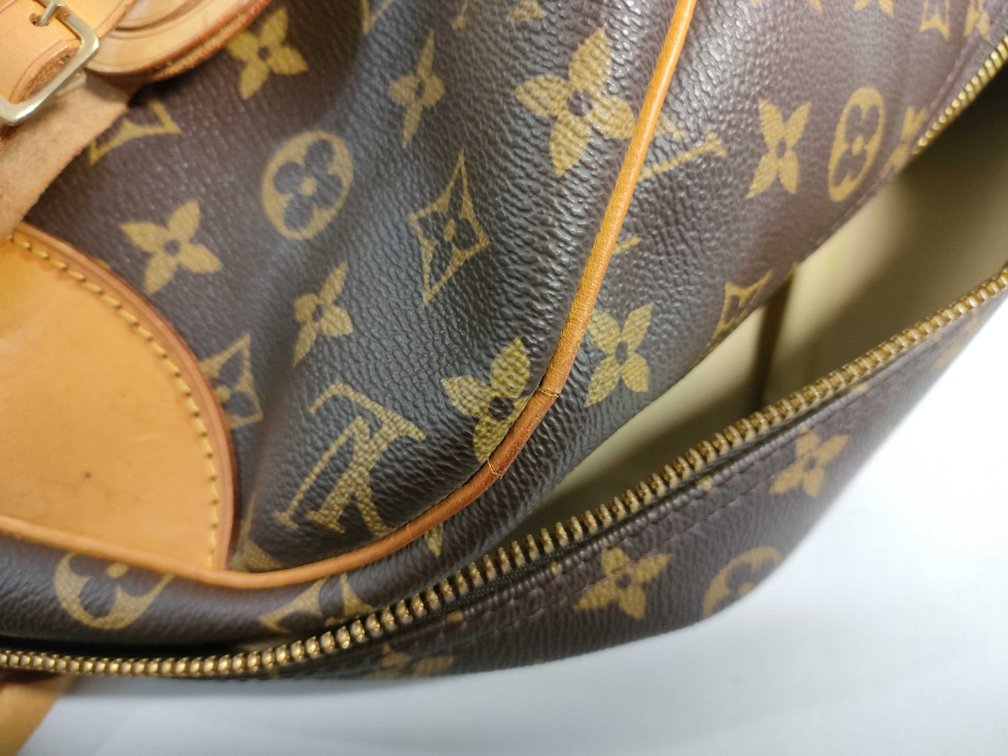 LOUIS VUITTON RFID verification failed. VI1918 Monogram Louis Vuitton Evasion Handbag.