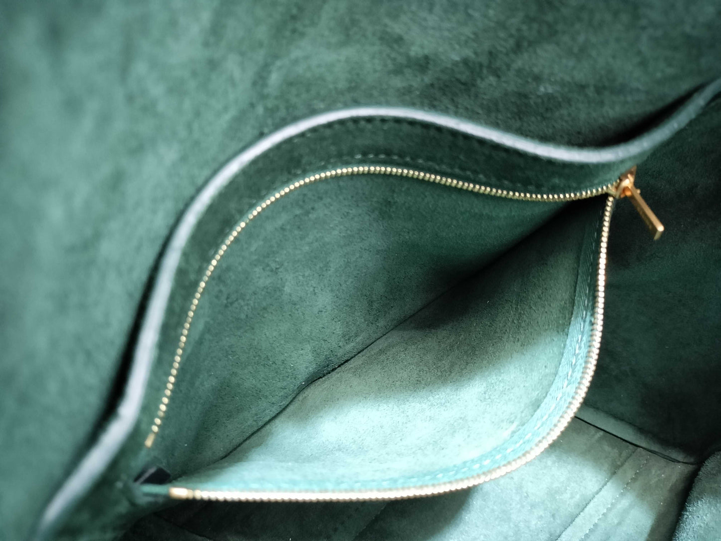 CELINE Sangle Bucket Shoulder Bag