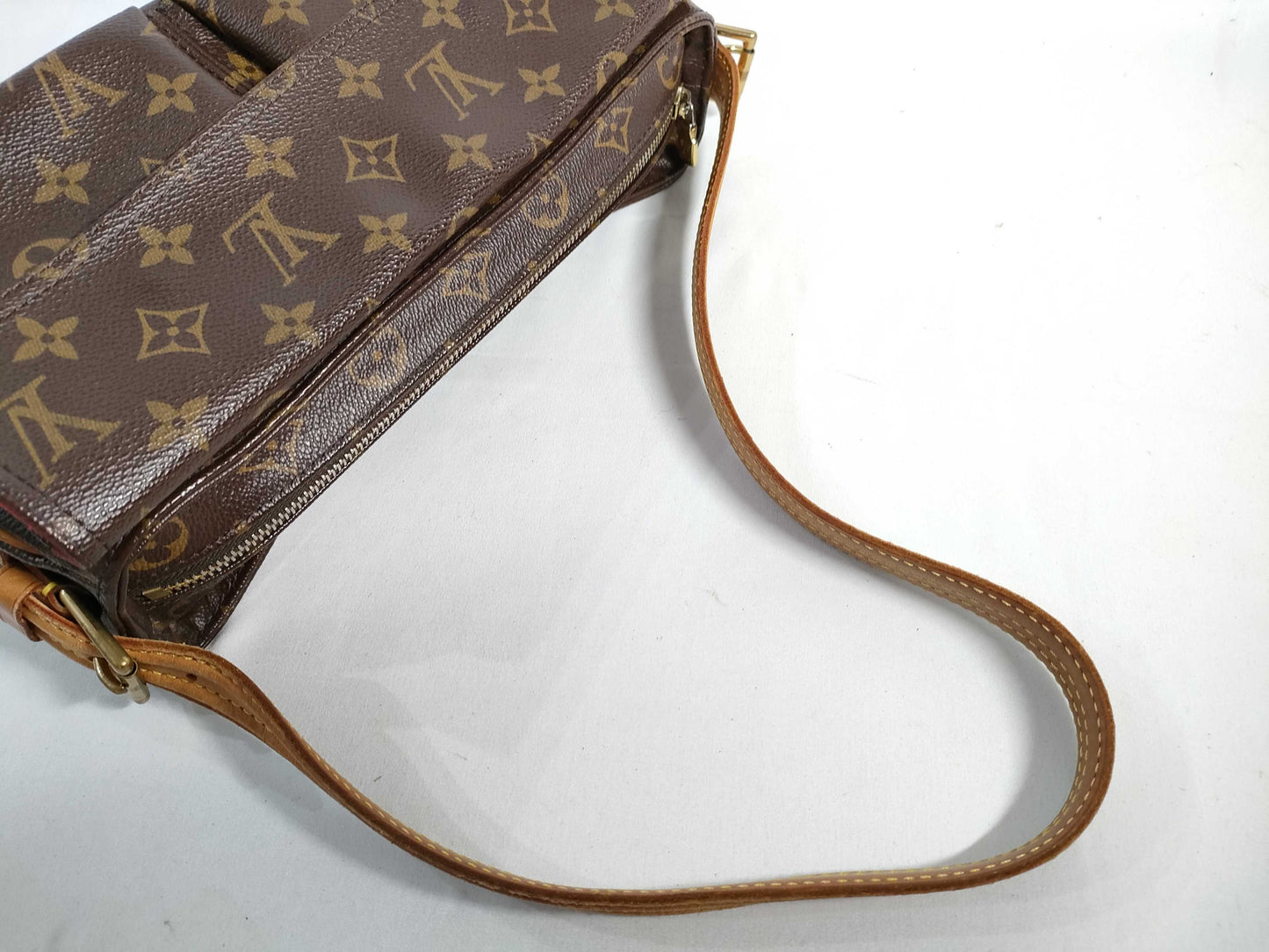 LOUIS VUITTON RFID verification failed. DU1004 Monogram LV Shoulder Bag.