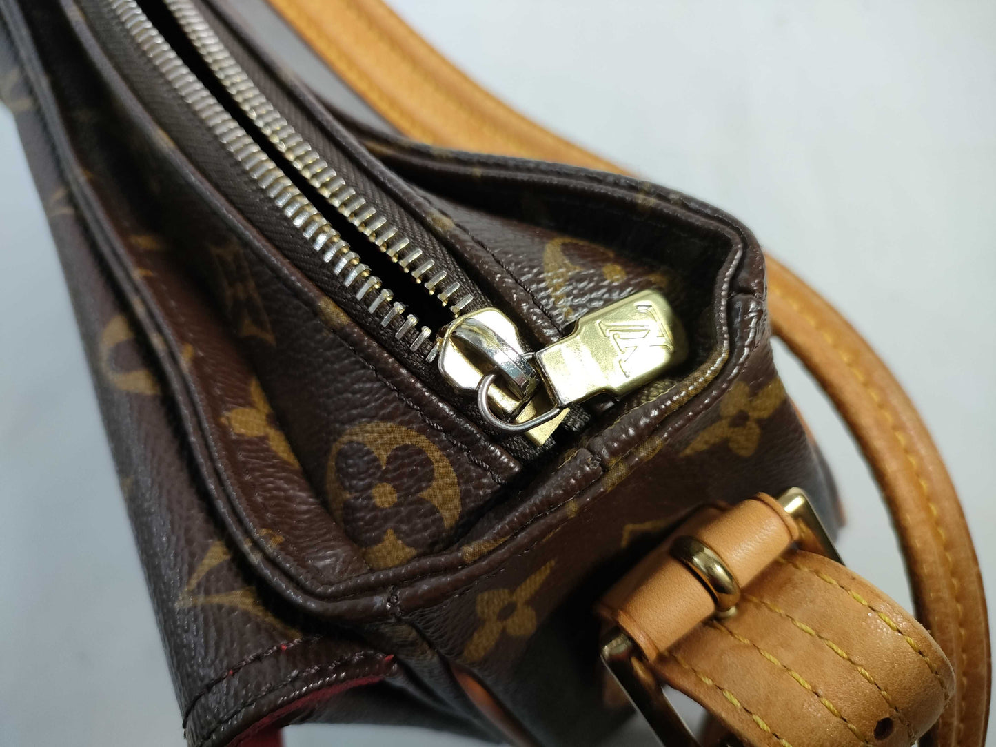 LOUIS VUITTON RFID verification failed. DU1004 Monogram LV Shoulder Bag.