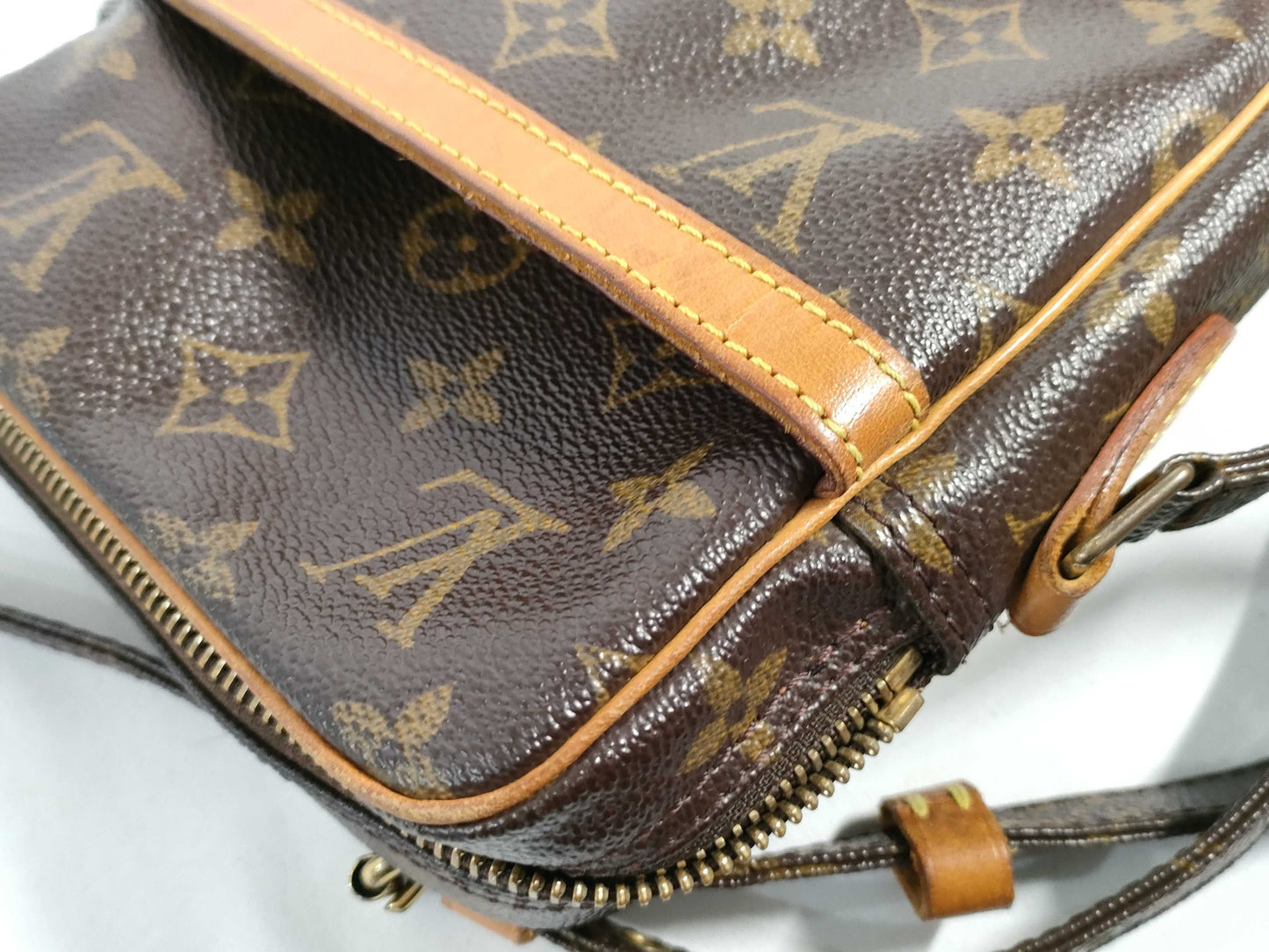 LOUIS VUITTON RFID verification failed. SL0052 Monogram Louis Vuitton Danube Shoulder Bag.