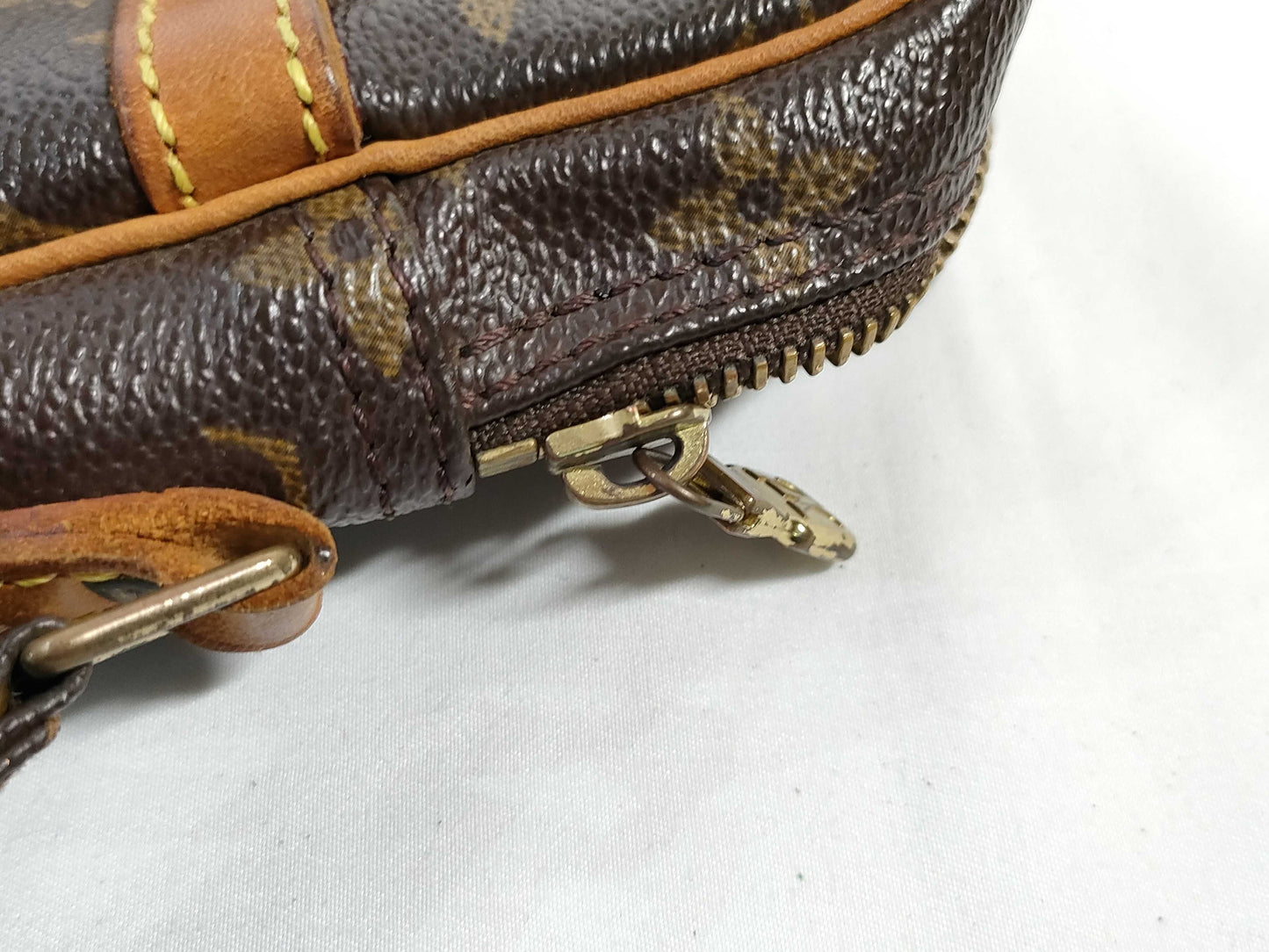 LOUIS VUITTON RFID verification failed. SL0052 Monogram Louis Vuitton Danube Shoulder Bag.