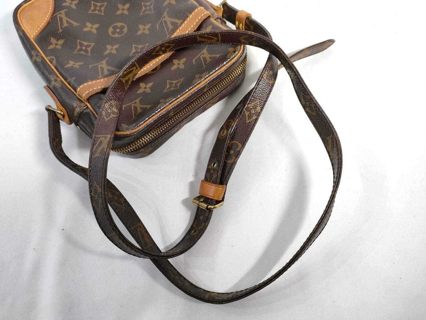 LOUIS VUITTON RFID verification failed. SL0052 Monogram Louis Vuitton Danube Shoulder Bag.