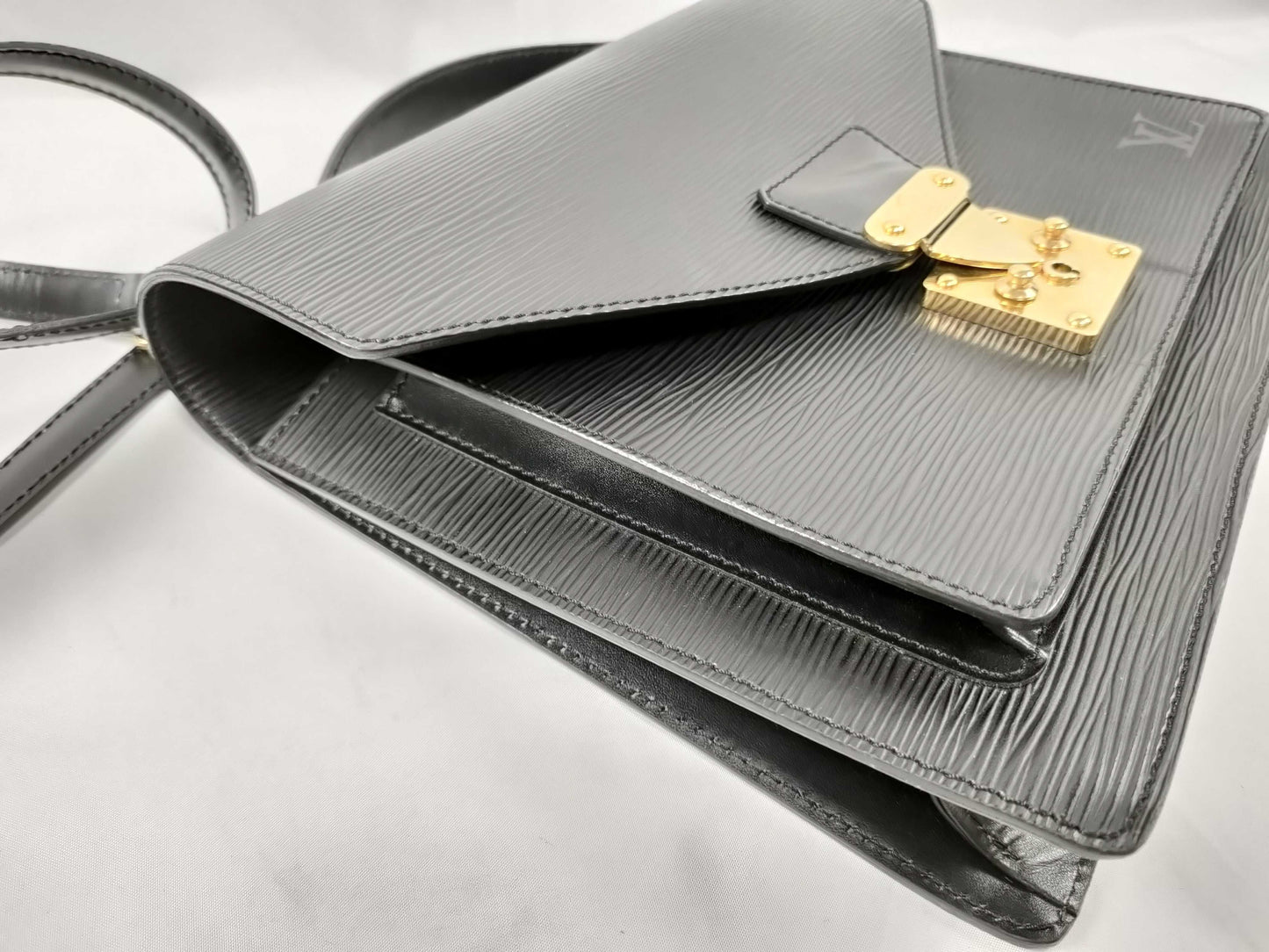 LOUIS VUITTON SR 1918 RFID Unverifiable Epi Leather LOUIS VUITTON Monceau M52122 Handbag