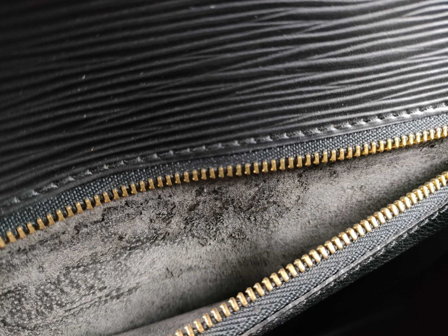 LOUIS VUITTON SR 1918 RFID Unverifiable Epi Leather LOUIS VUITTON Monceau M52122 Handbag