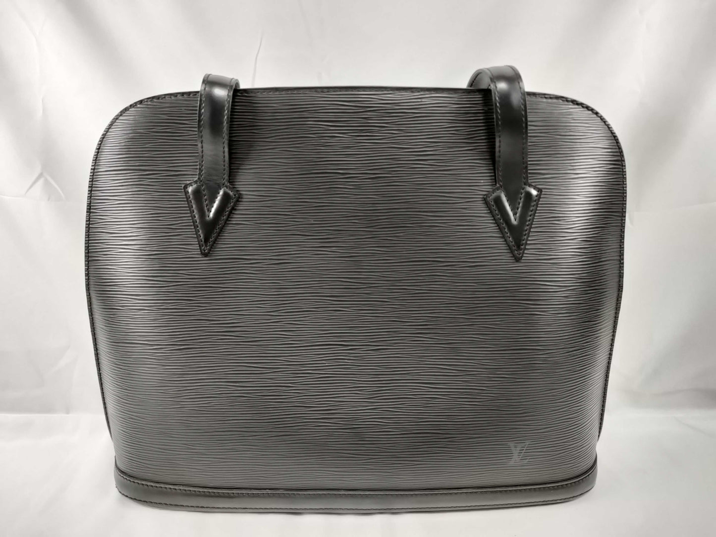 LOUIS VUITTON RFID Unverifiable Serial Number Unverifiable Epi Louis Vuitton Epi Noir Lussack M52282 Handbag