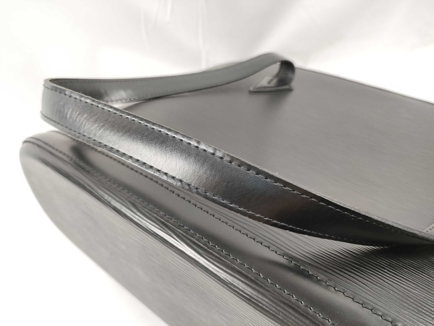 LOUIS VUITTON RFID Unverifiable Serial Number Unverifiable Epi Louis Vuitton Epi Noir Lussack M52282 Handbag