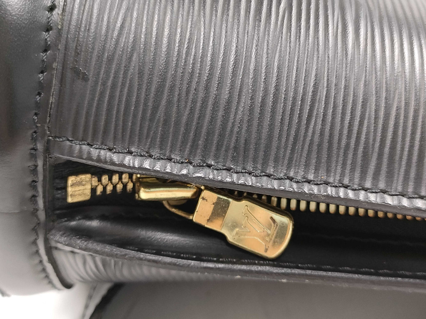 LOUIS VUITTON RFID Unverifiable Serial Number Unverifiable Epi Louis Vuitton Epi Noir Lussack M52282 Handbag