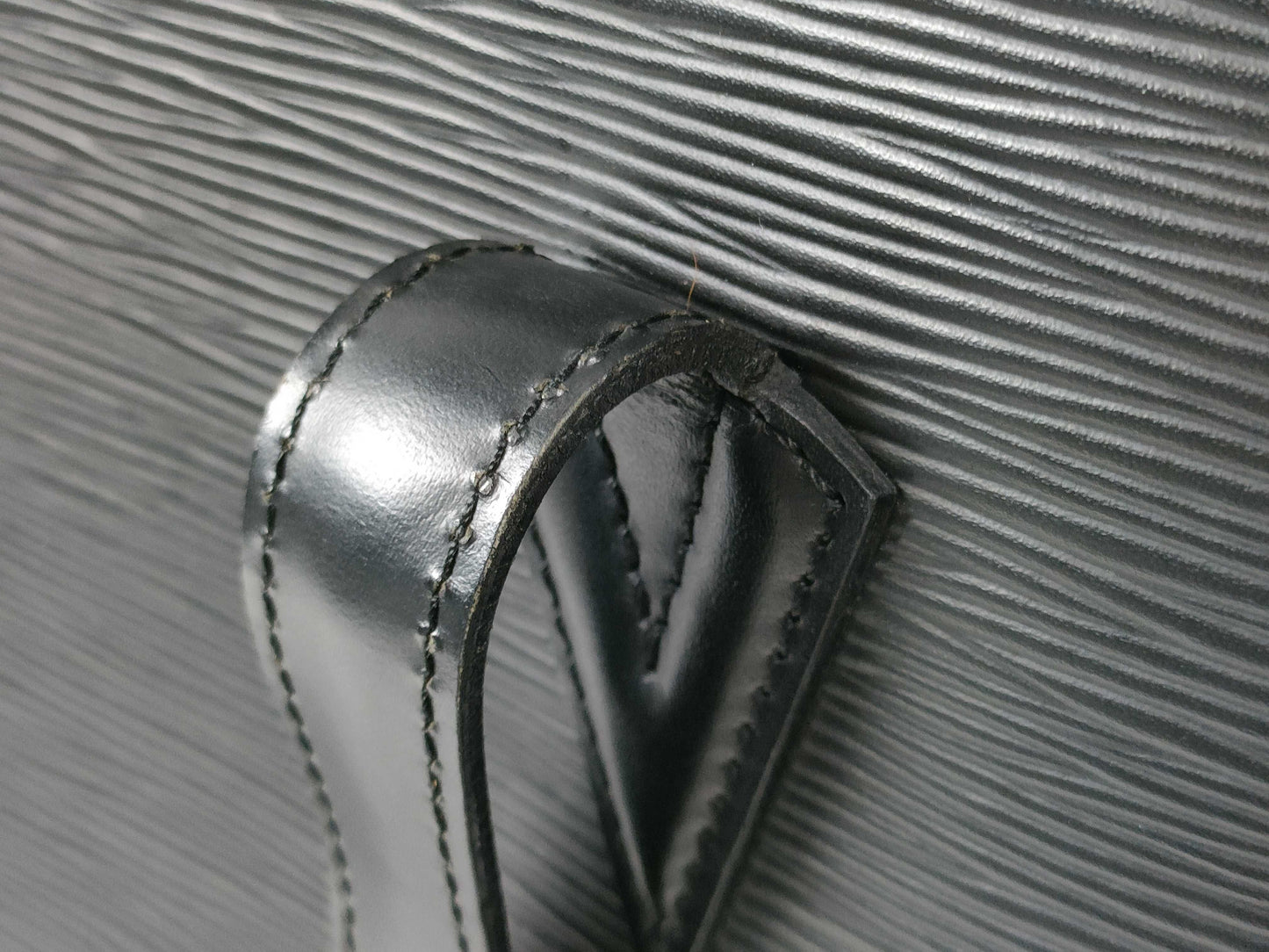 LOUIS VUITTON RFID Unverifiable Serial Number Unverifiable Epi Louis Vuitton Epi Noir Lussack M52282 Handbag