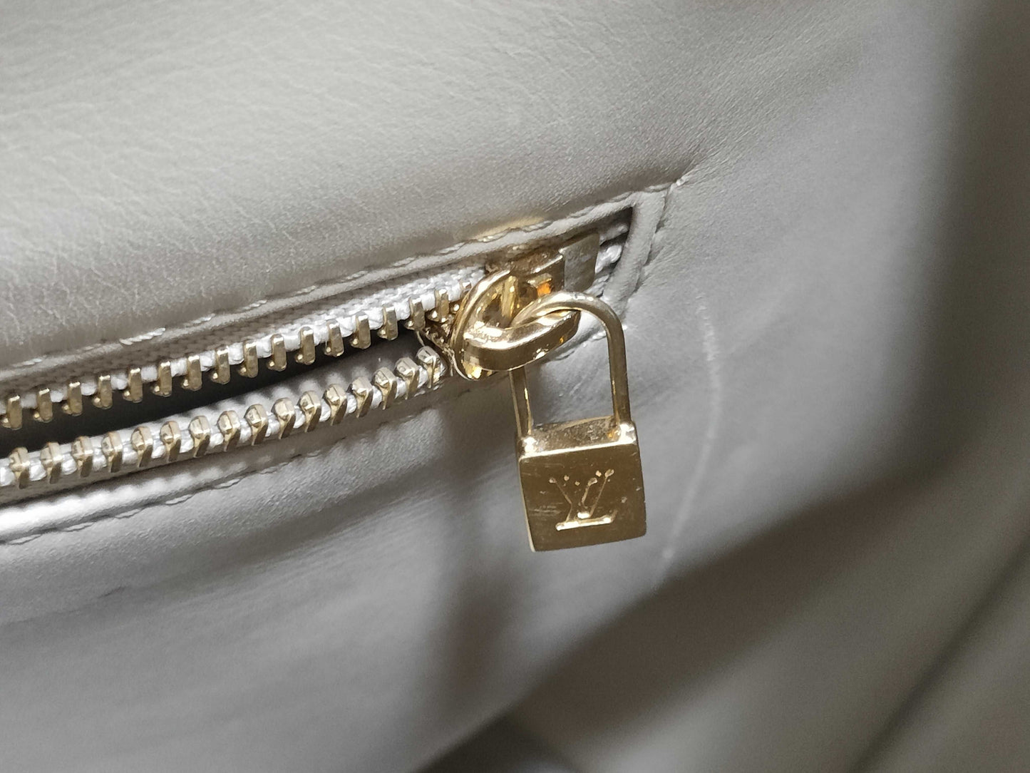 LOUIS VUITTON TH 0968 RFID Unverified Vernis Louis Vuitton Houston M91340 Tote Bag