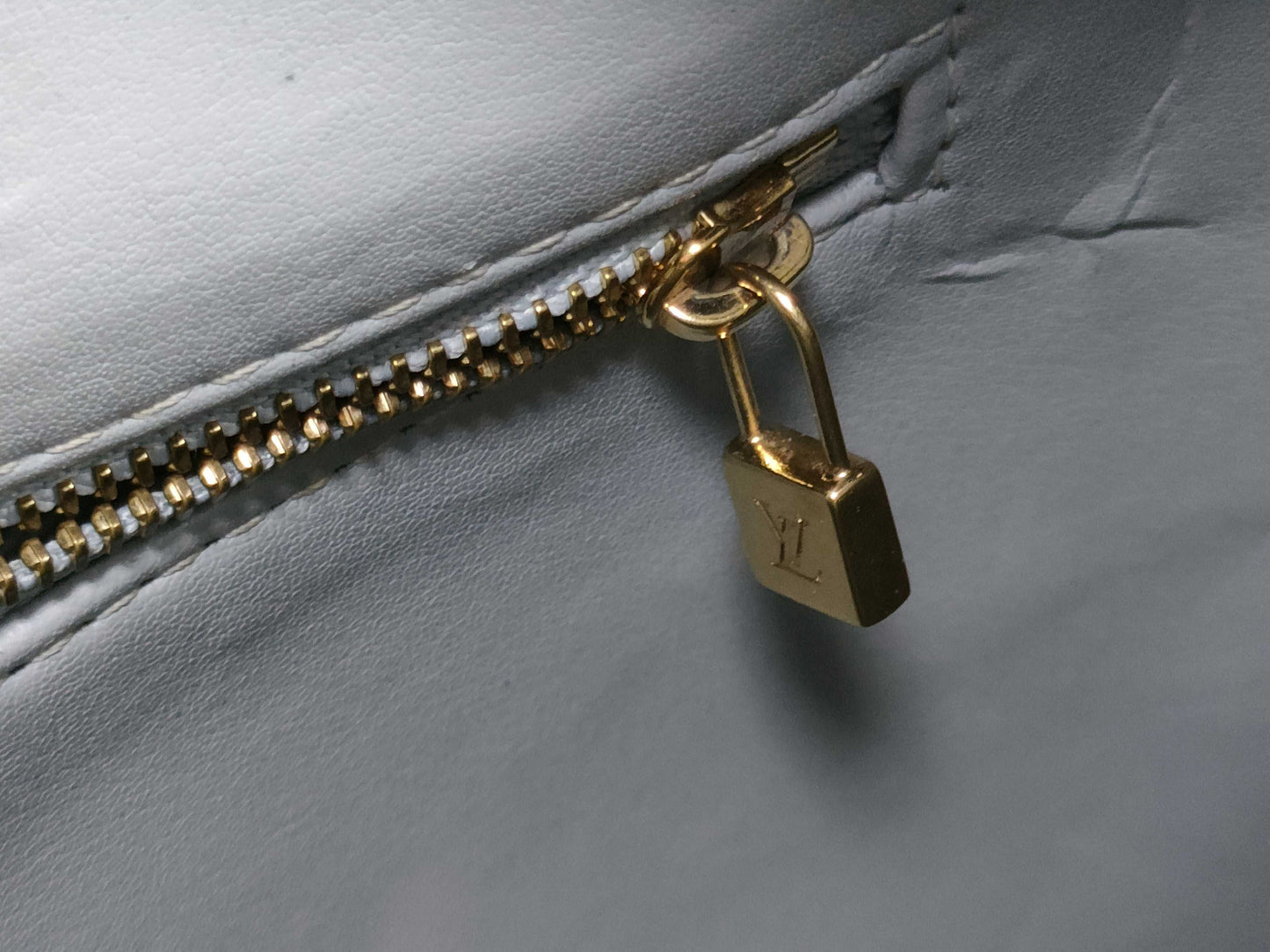 LOUIS VUITTON TH 0939 RFID Unverified Vernis Louis Vuitton Houston M91055 Tote Bag
