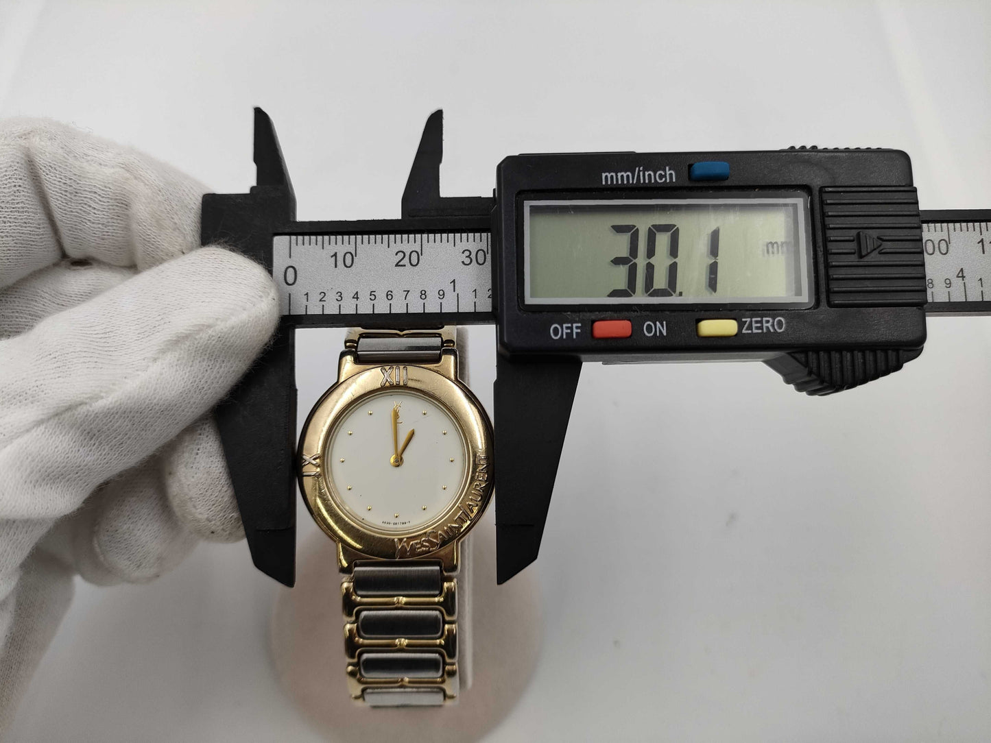 Yves Saint Laurent 4620-E60957Y 1031730 Quartz Unmoving Women's Watch